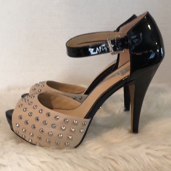 Rock & Republic “RR Kurt Tan” Studded Platform Stilettos - Picture 4 of 7